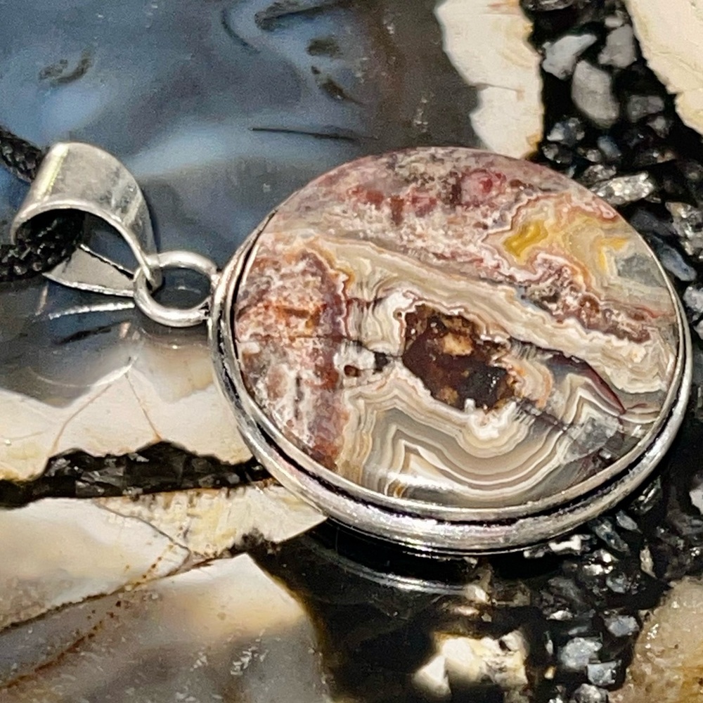 Small Mexican Crazy Lace Agate Pendant 1 1/2” - Picture 4 of 14